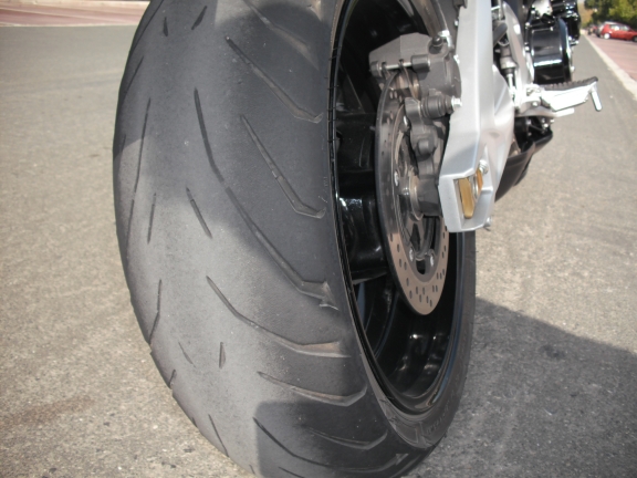 ¿Cuándo hay que cambiar los neumáticos de tu moto?