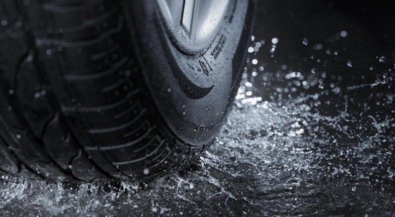 La importancia de los neumáticos en días de lluvia